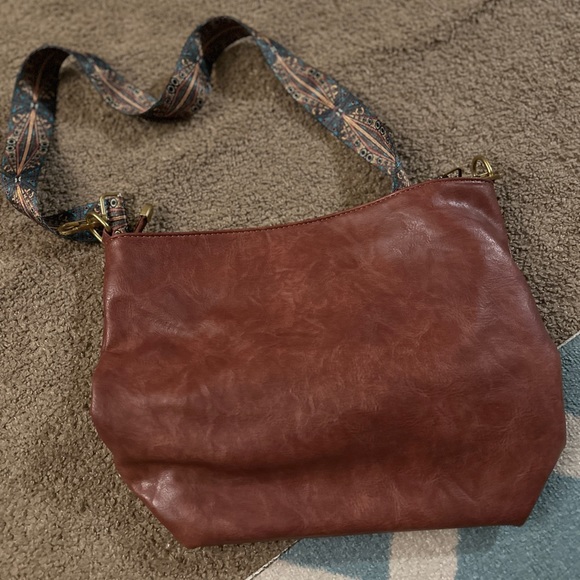 Lot of 3 unbranded bags - weekender/travel bag, messenger/crossbody & a tote - Picture 3 of 4